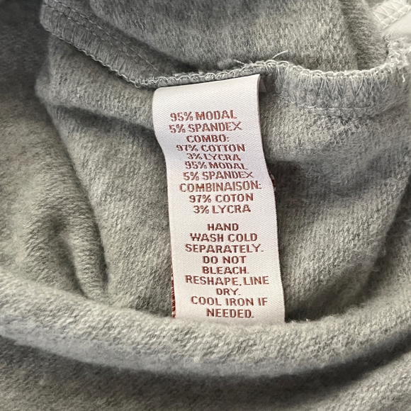 Scripted Cold-Shoulder Women's Top in Gray - Picture 5 of 8